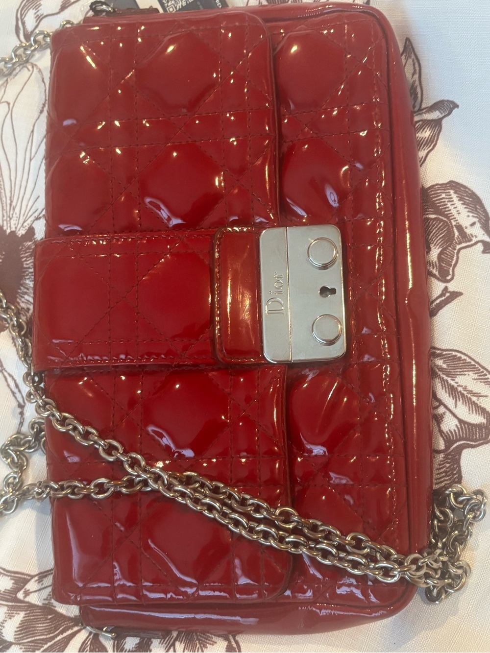 COA✨Dior Glossy Patent Cannage New Lock Pouch Crossbody in Crimson - Picture 2 of 8